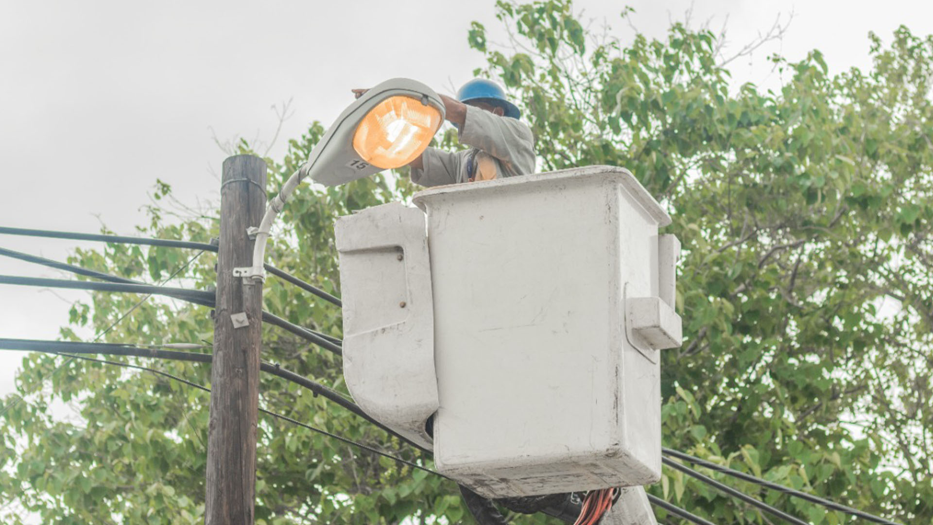 Edesur inicia iluminación en San Cristóbal