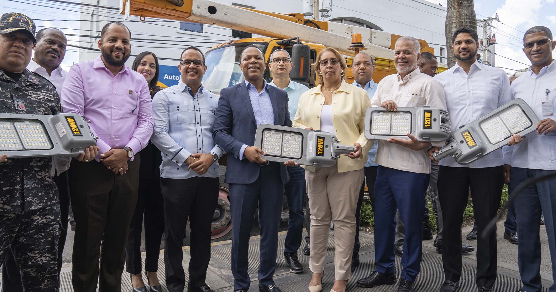 Edesur inicia colocación de 1,000 luminarias en sectores de San ...