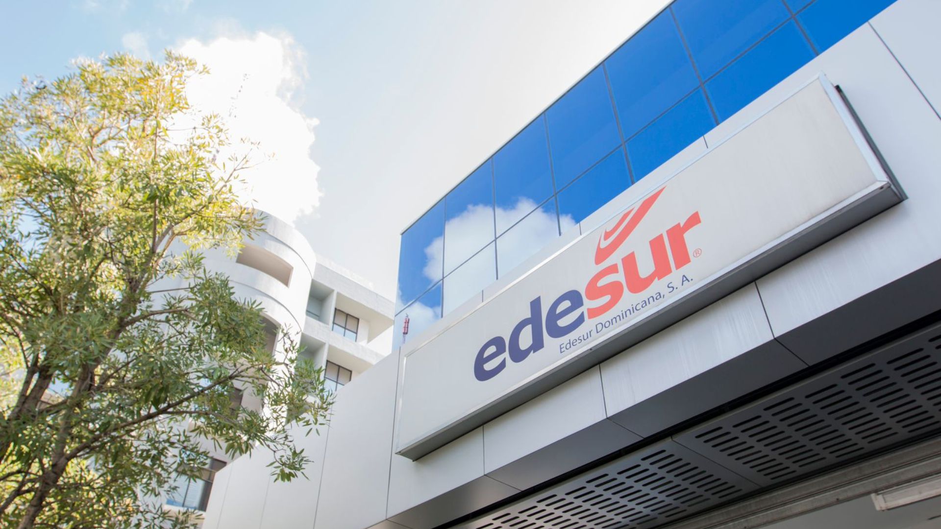 Edesur exhorta a comunidades de San Cristóbal a colaborar con el proceso de regularización del servicio