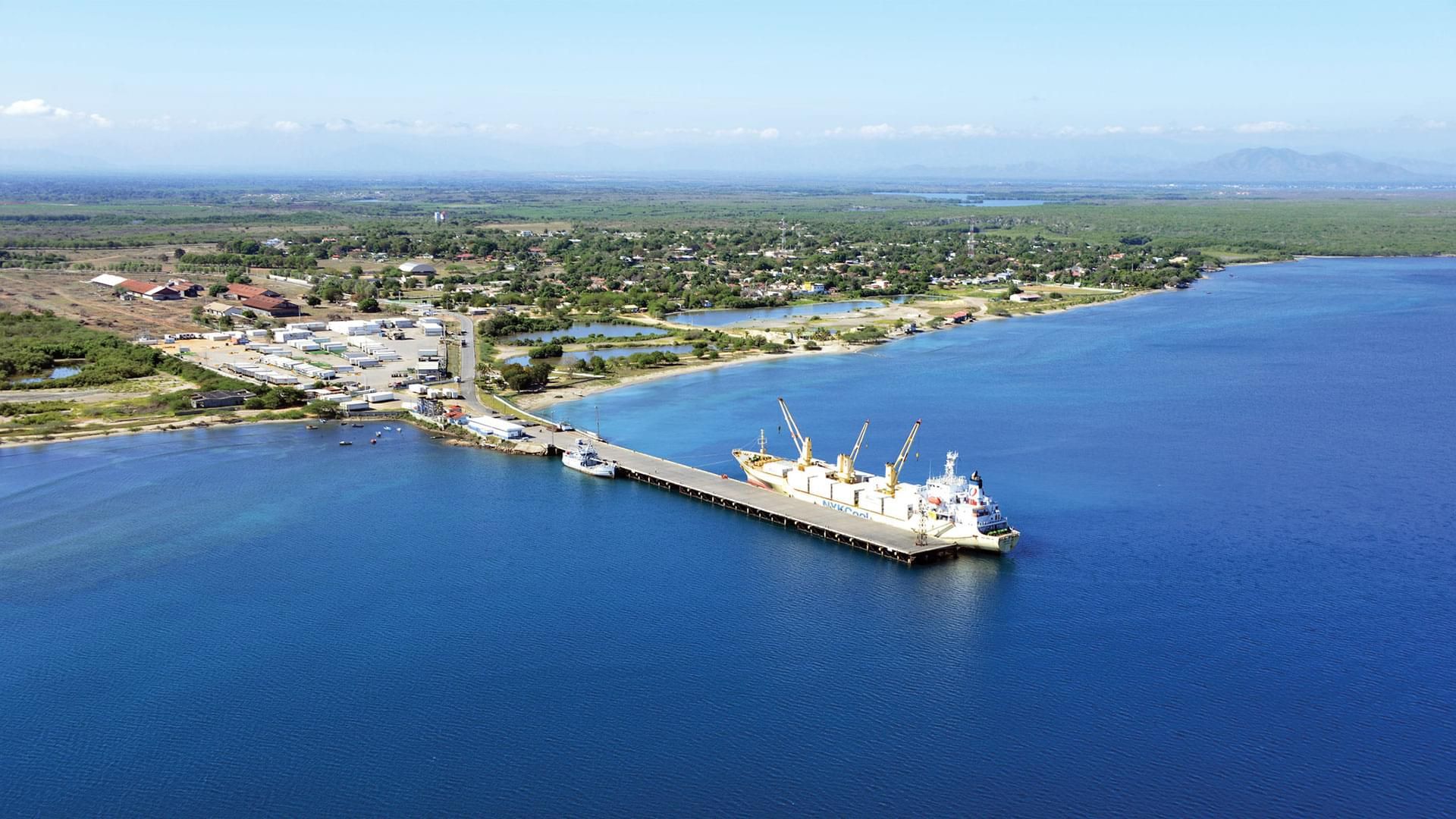 Energía y Minas presenta oferentes ganadores para combustible Bahía Manzanillo