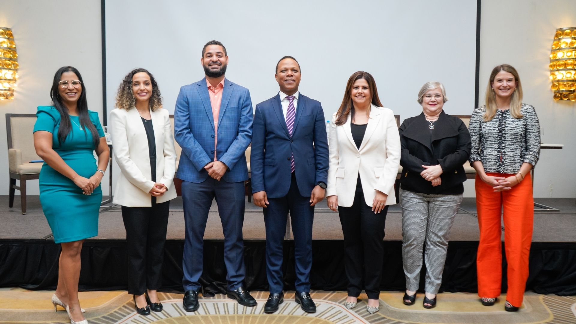 EDESUR realiza "Primer panel de la mujer en el sector eléctrico"