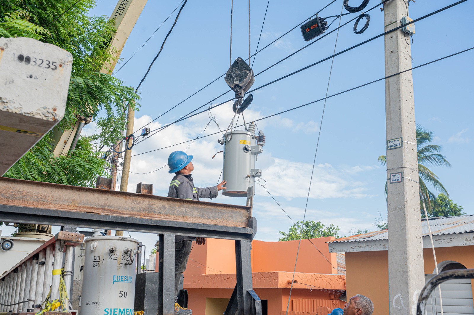 Edesur instala 746 nuevos transformadores de distribución en 11 demarcaciones