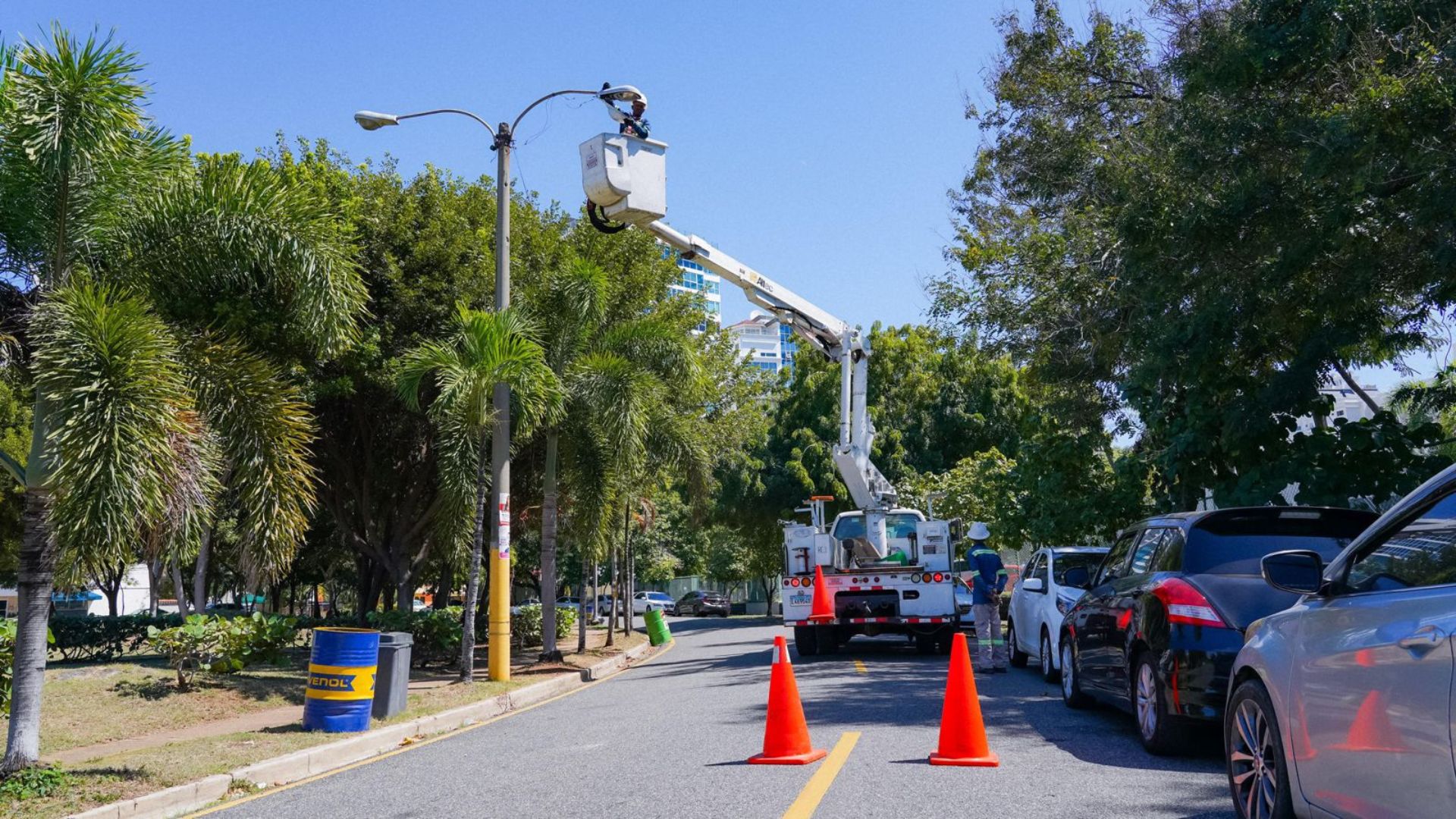 Edesur ilumina periferia y habilita doble circuito a Hotel Dominican Fiesta, centro transmisión datos de JCE este domingo