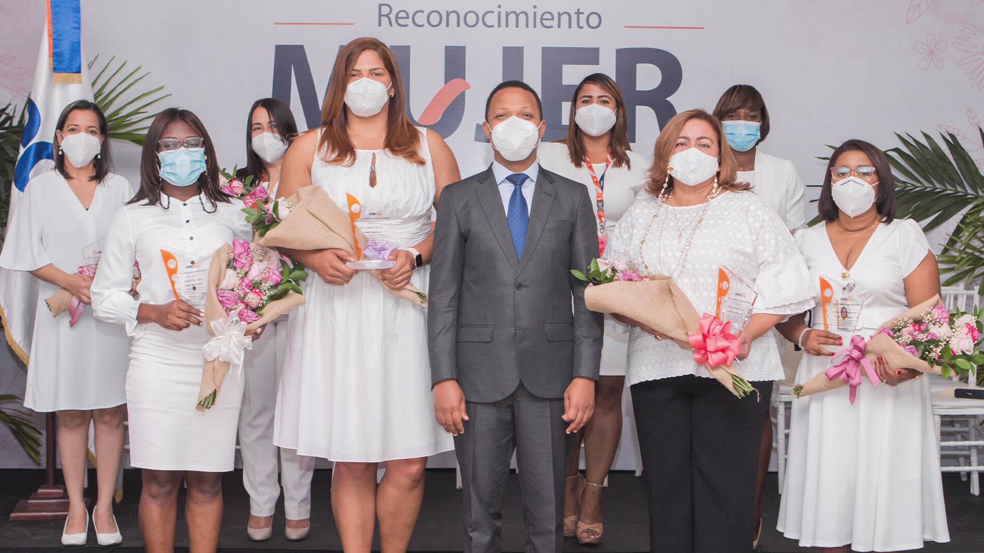 EDESUR reconoce como "Mujer de luz" a destacadas mujeres