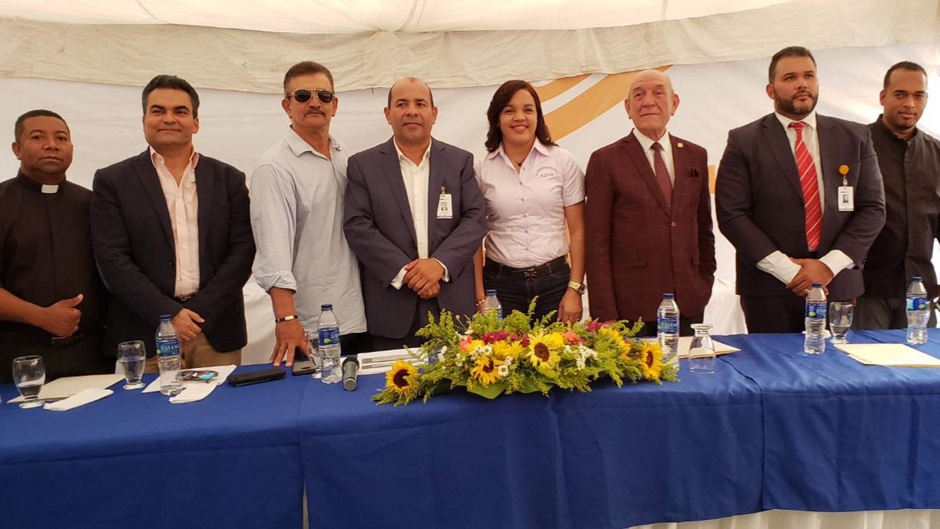 Edesur lleva 24 horas a La Bombita y otras comunidades de Azua