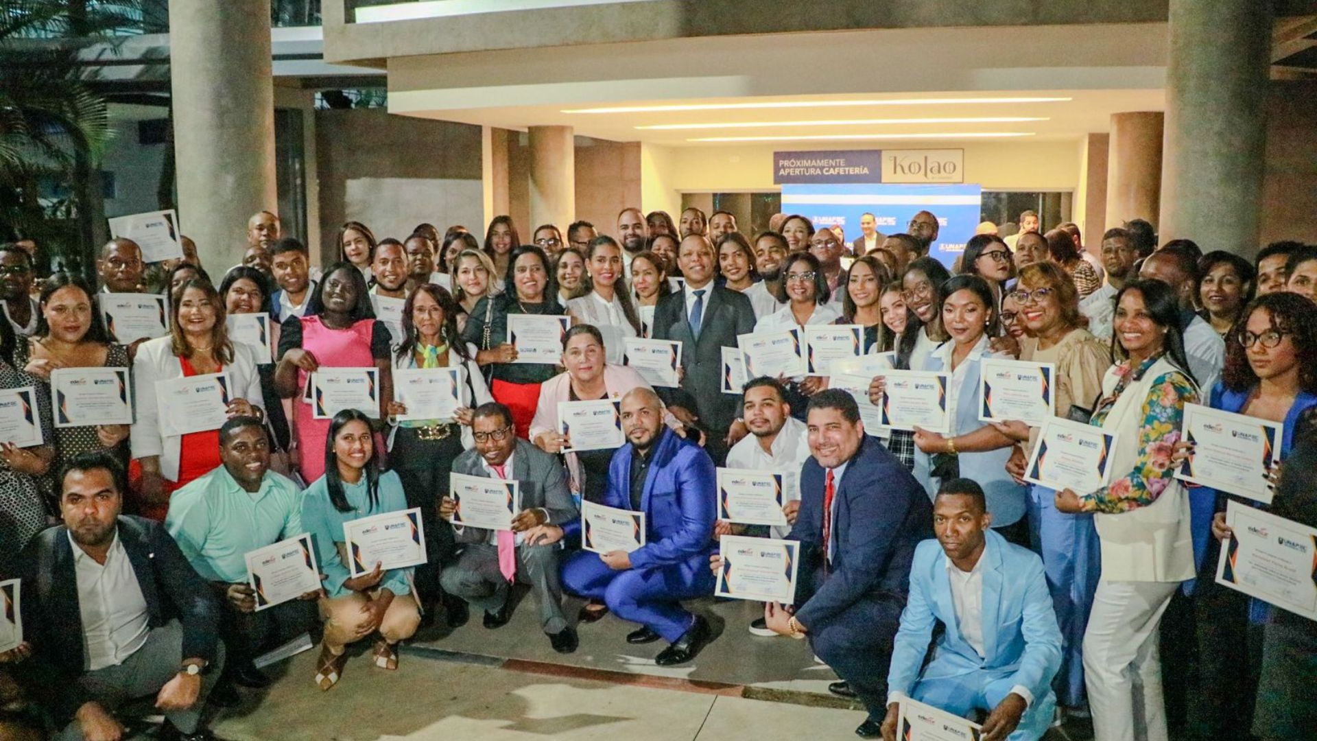 EDESUR y UNAPEC gradúan 204 periodistas y comunicadores en su 3er. diplomado sobre el sector eléctrico