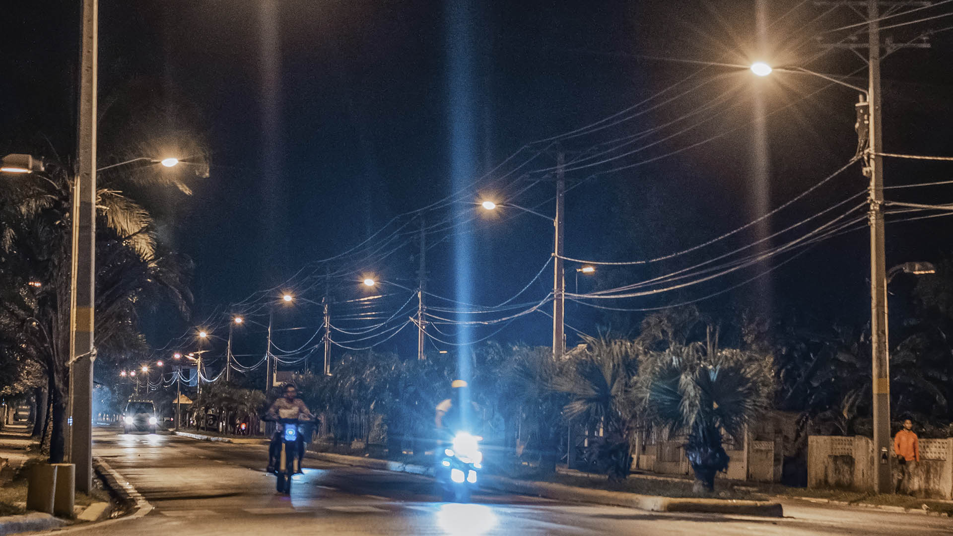 Edesur Dominicana ilumina la avenida Enriquillo conocida como el malecón turístico de Barahona