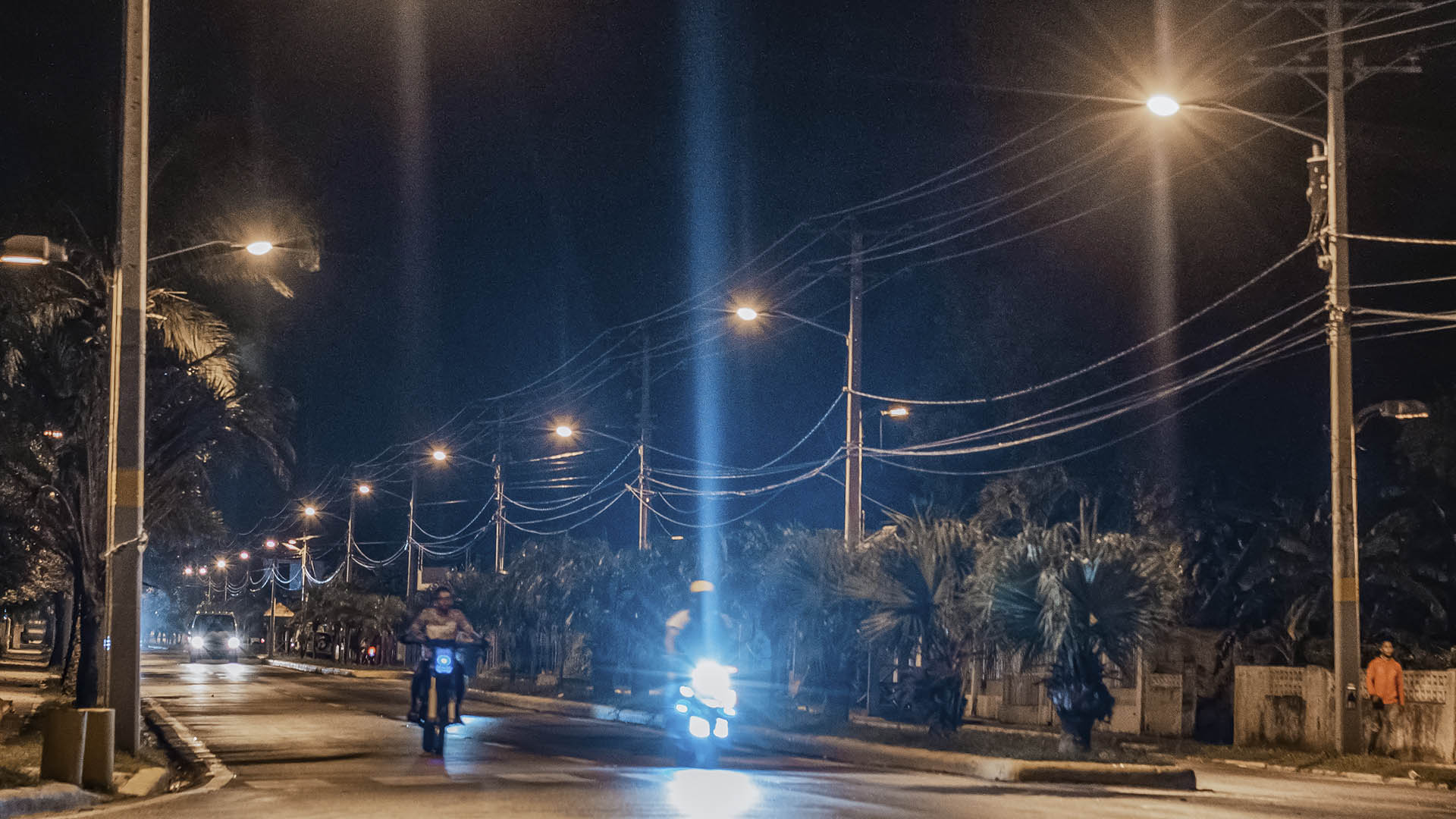 Edesur Dominicana ilumina la avenida Enriquillo conocida como el malecón turístico de Barahona