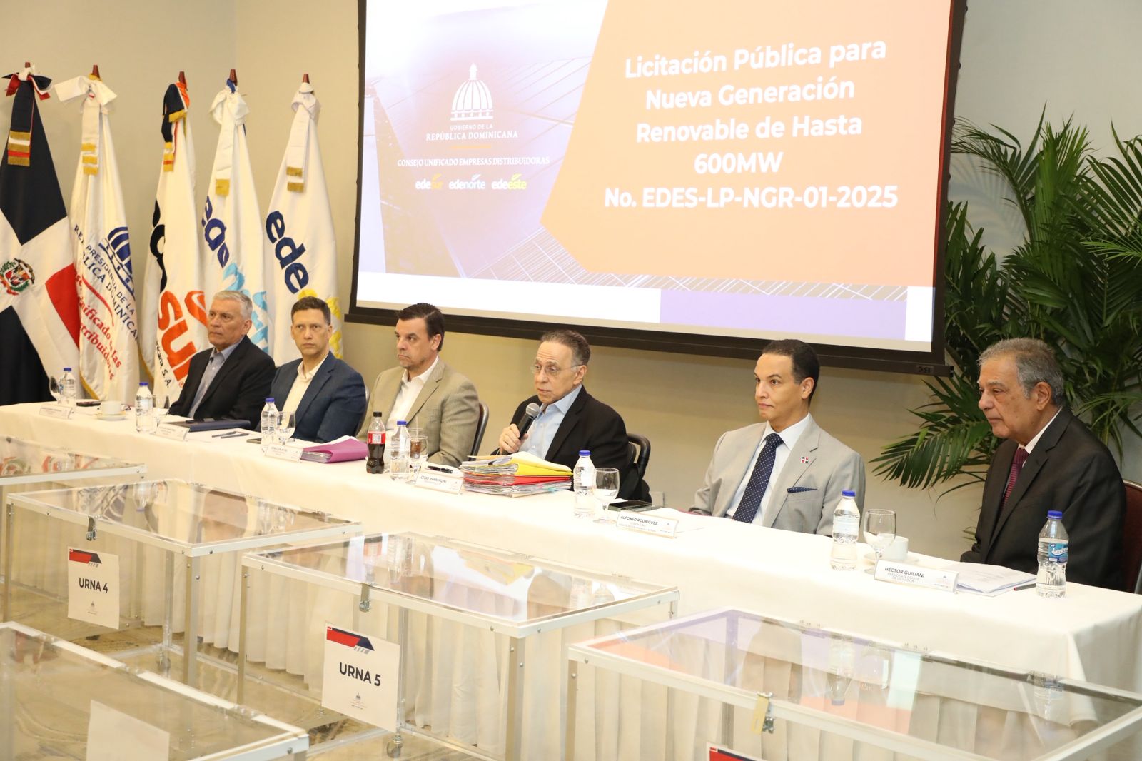 Gobierno incorpora por primera vez almacenamiento de energía en licitación de renovables