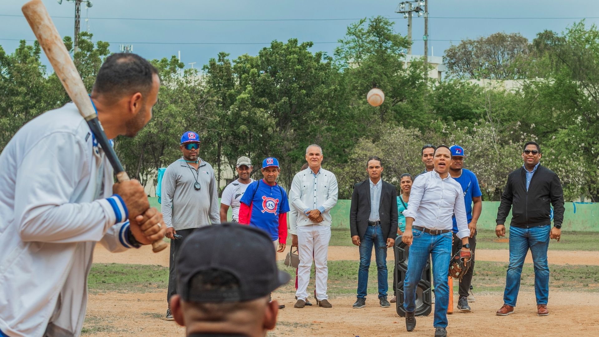 Academia de Béisbol José Soriano dedica torneo a director general de Edesur