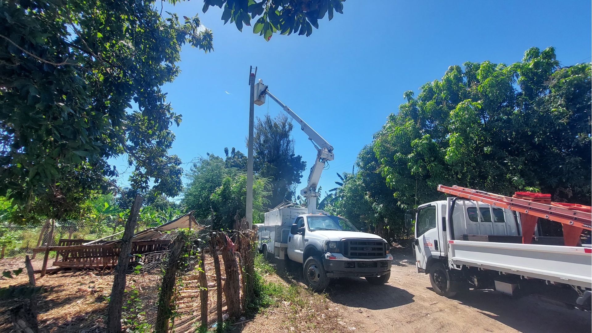 Edesur electrifica bombas para irrigar 5,000 tareas de tierras agrícolas en Estebanía, Azua