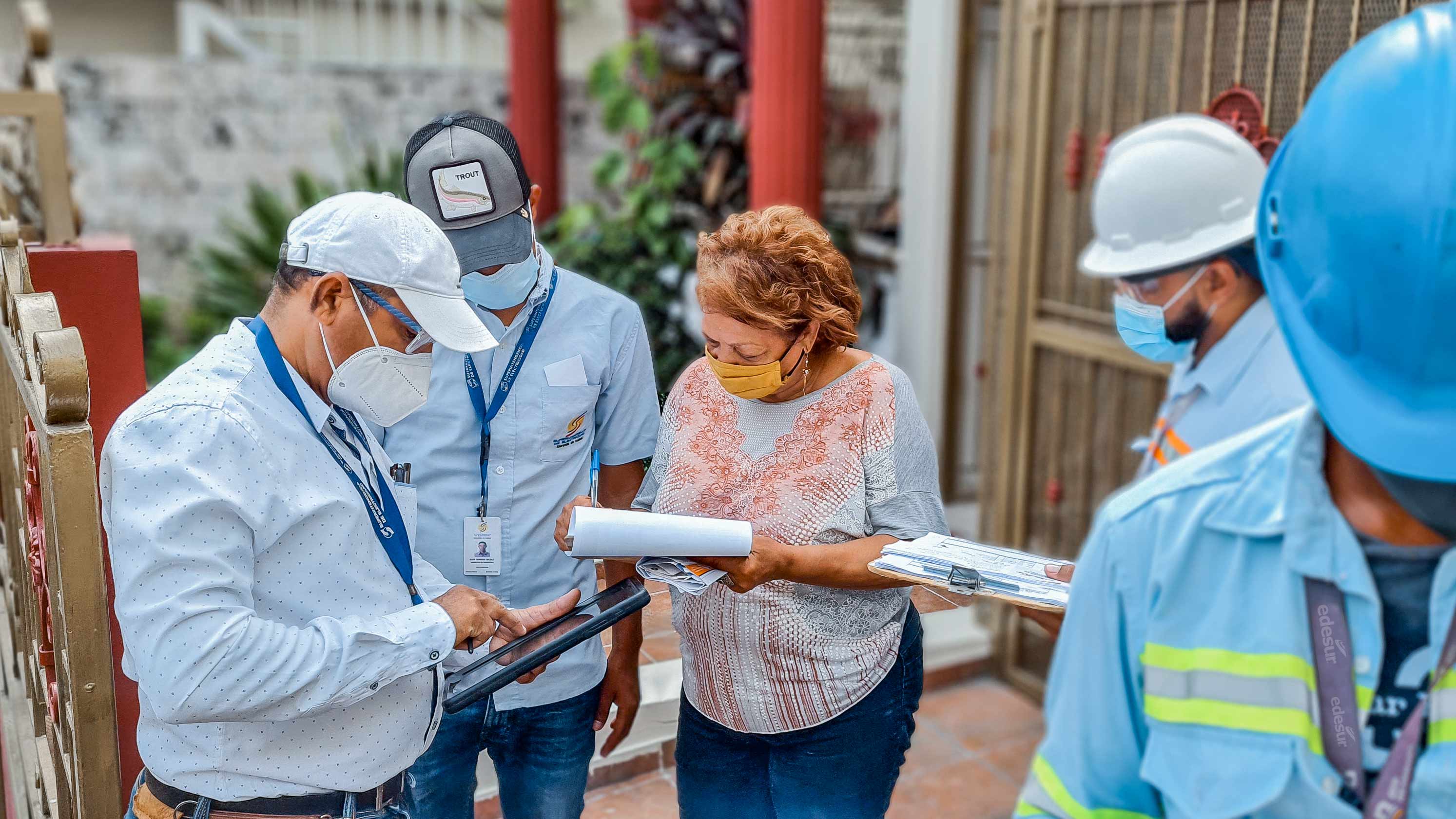 Edesur continua sus recorridos de revisión de facturación en Baní