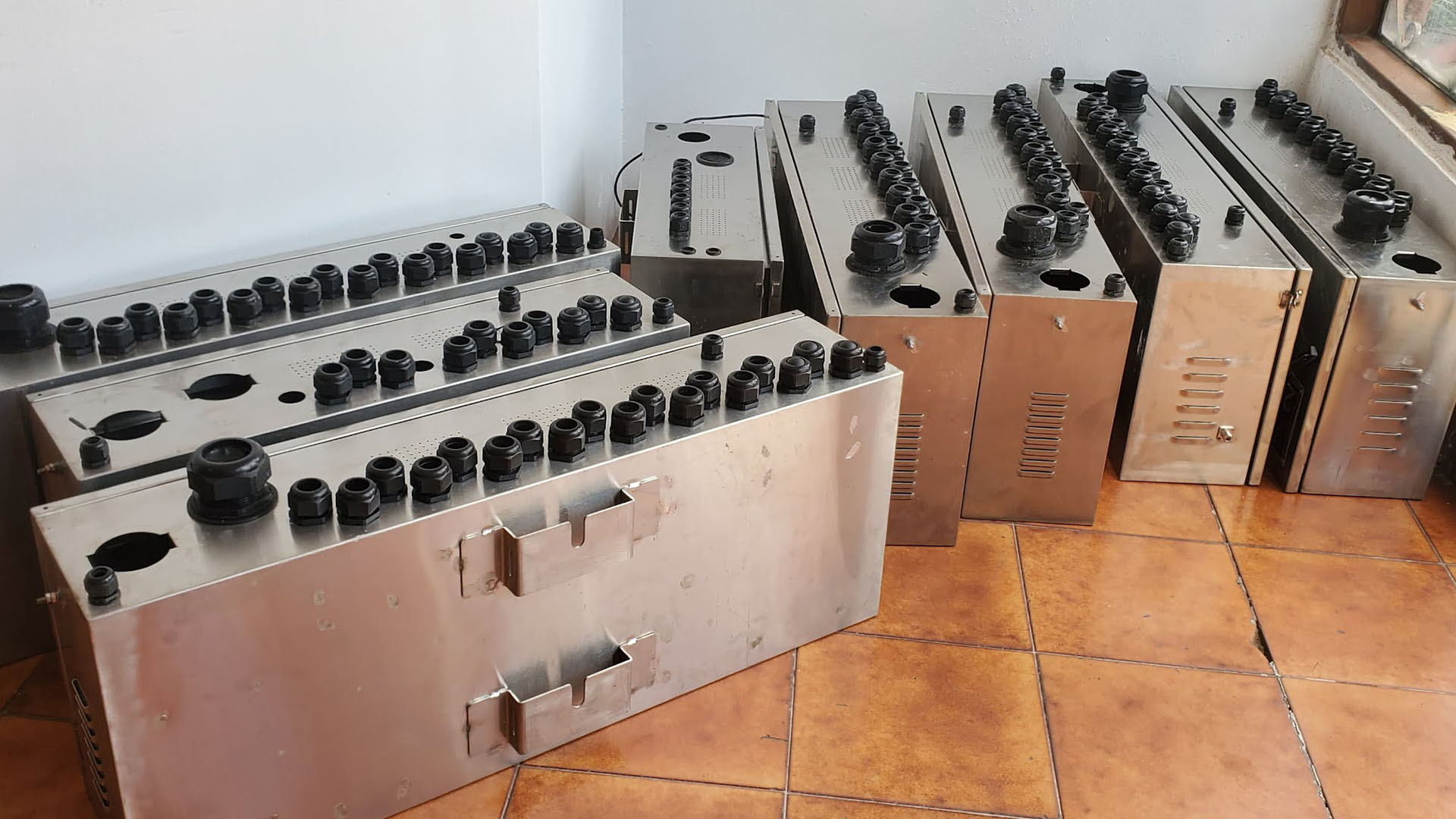 Dictan medida de coerción contra hombre acusado de sustraer ocho módulos eléctricos en Villa Altagracia