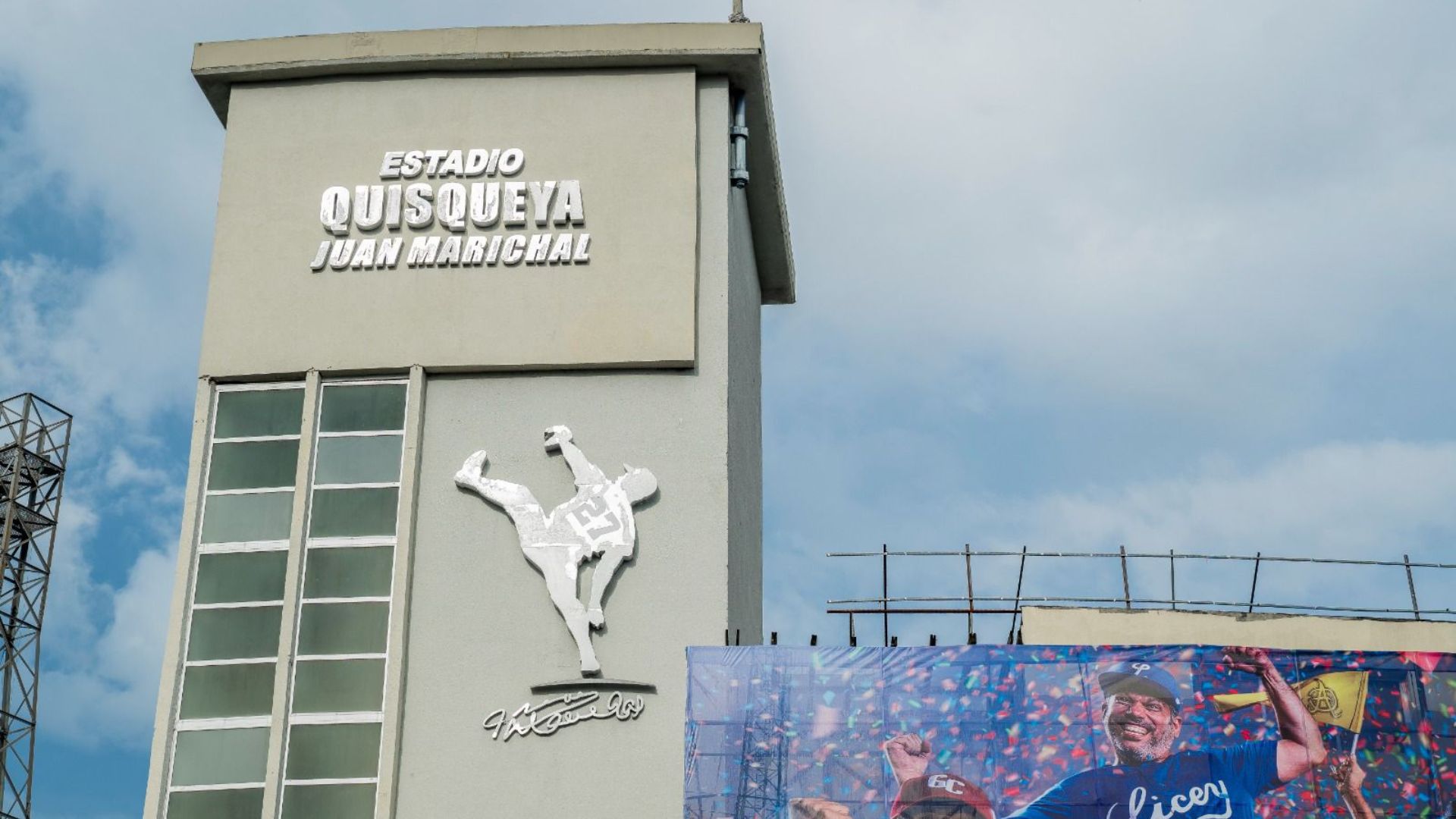 Edesur habilita dos circuitos al Estadio Quisqueya Juan Marichal para estabilizar el suministro de energía eléctrica