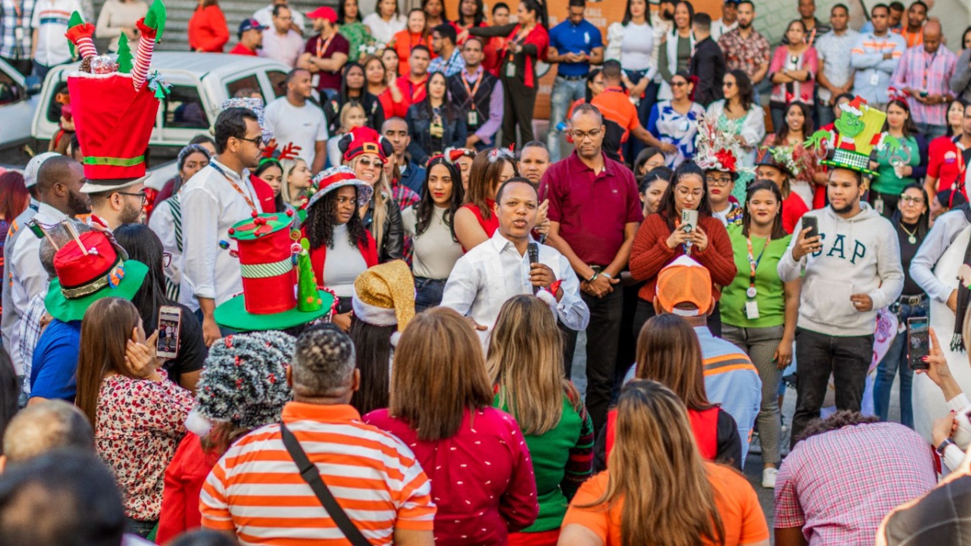 El ritmo de la navidad trae más energía a Edesur Dominicana