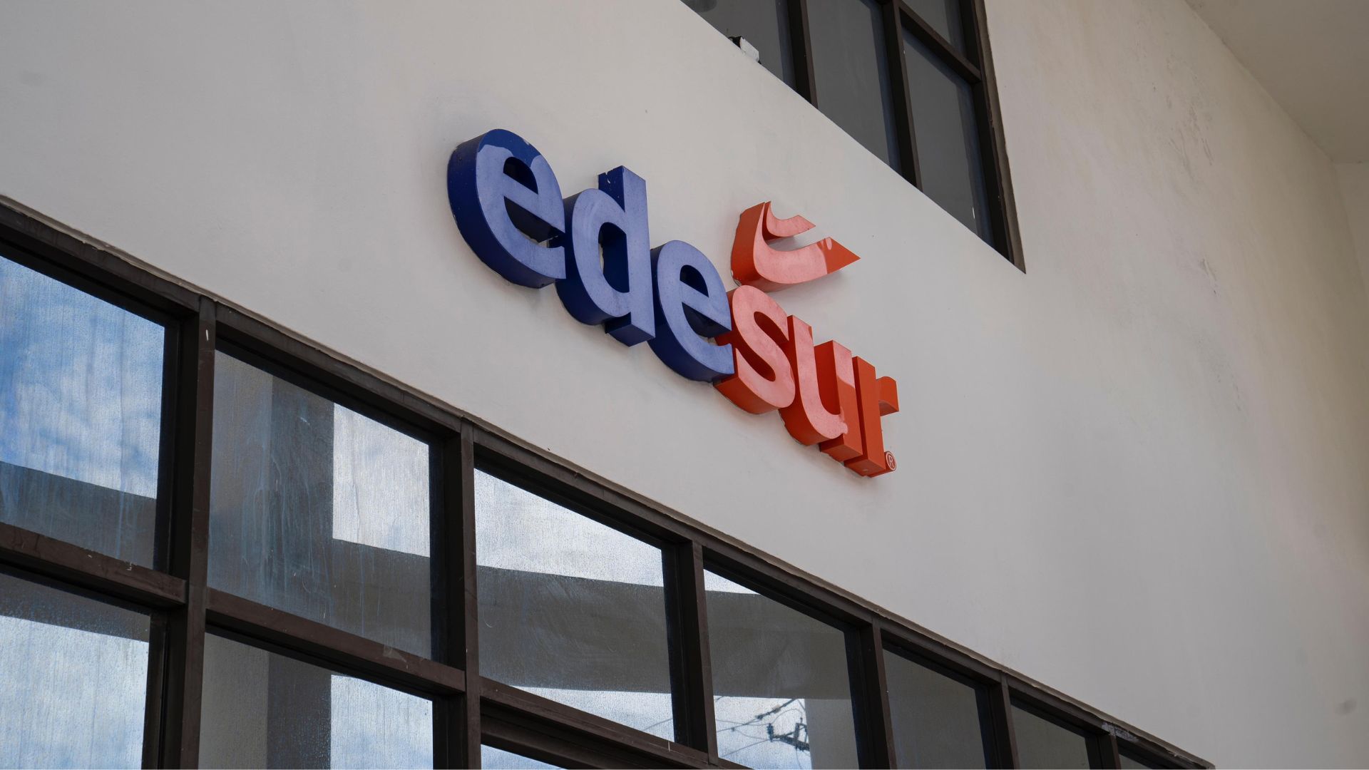 Edesur informa avería en línea de transmisión a 69 kV Palamara – Madre Vieja origina interrupción del servicio de electricidad en San Cristóbal