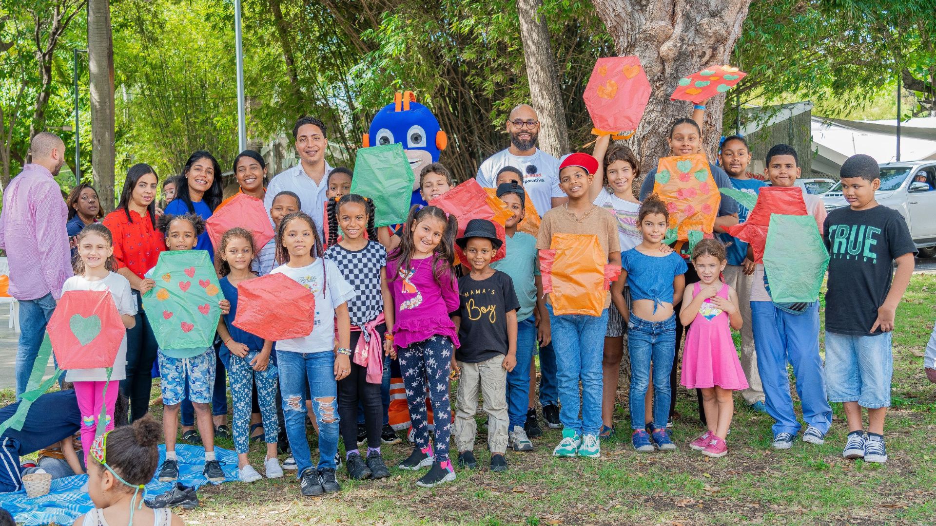 Edesur dicta charla a niños y adolescentes para la prevención de accidentes eléctricos con chichiguas y ahorro de energía en vacaciones