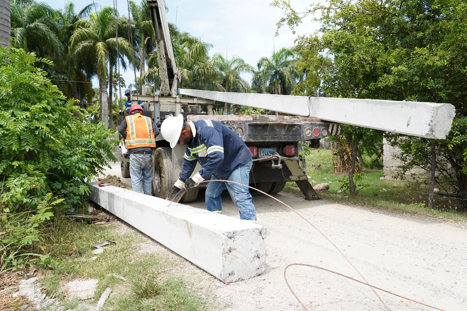 Edesur realiza trabajos de expansión de redes eléctricas en San Cristóbal con una inversión de RD$324.8 millones