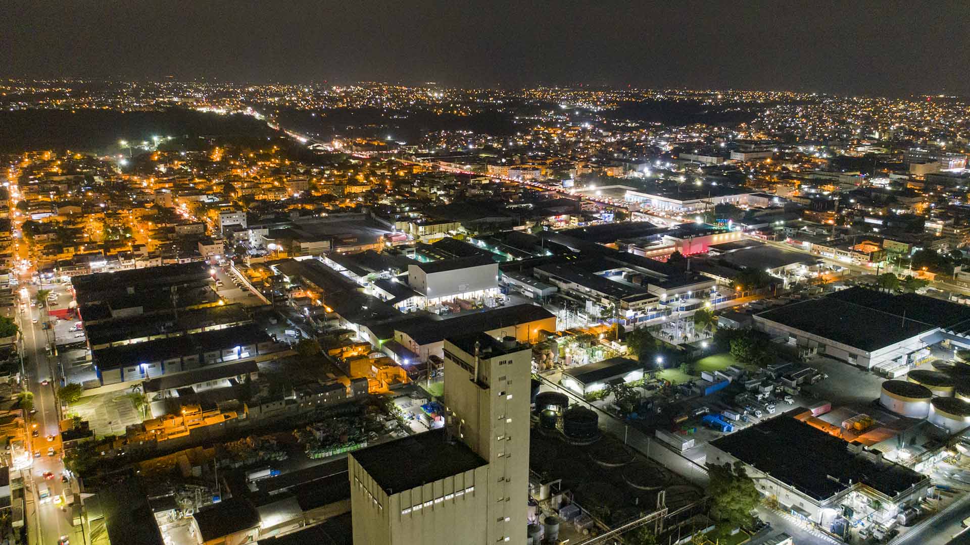 Edesur ha colocado unas 600 luminarias en el populoso sector de Cristo Rey