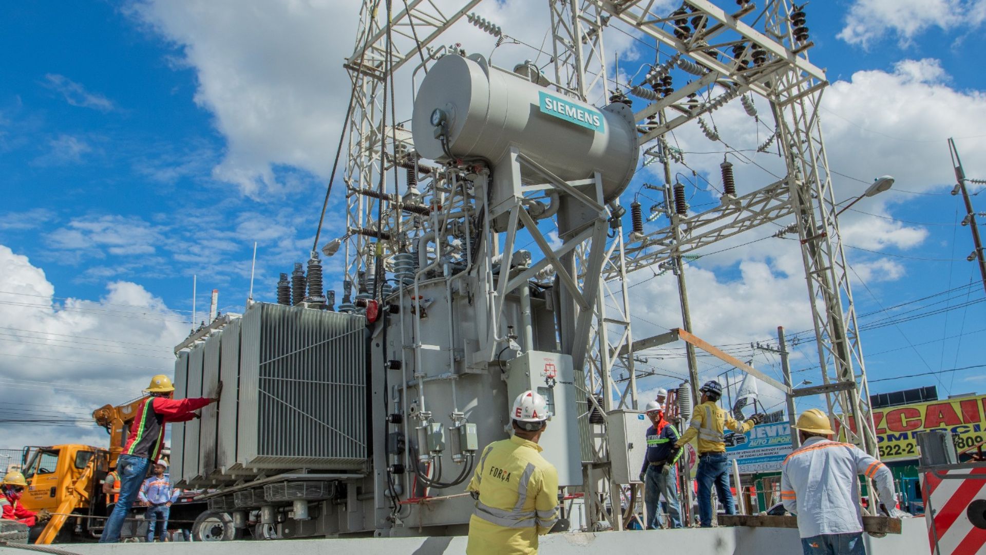 Edesur Dominicana instaló con éxito nuevo transformador de potencia en Baní