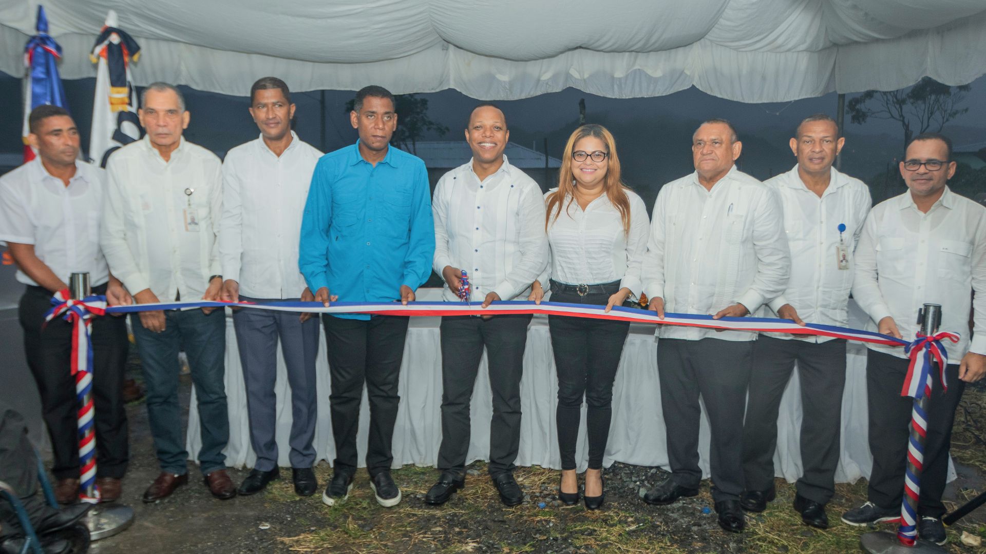 Edesur ilumina y electrifica por primera vez la remota comunidad de Villa Palomino, en Azua