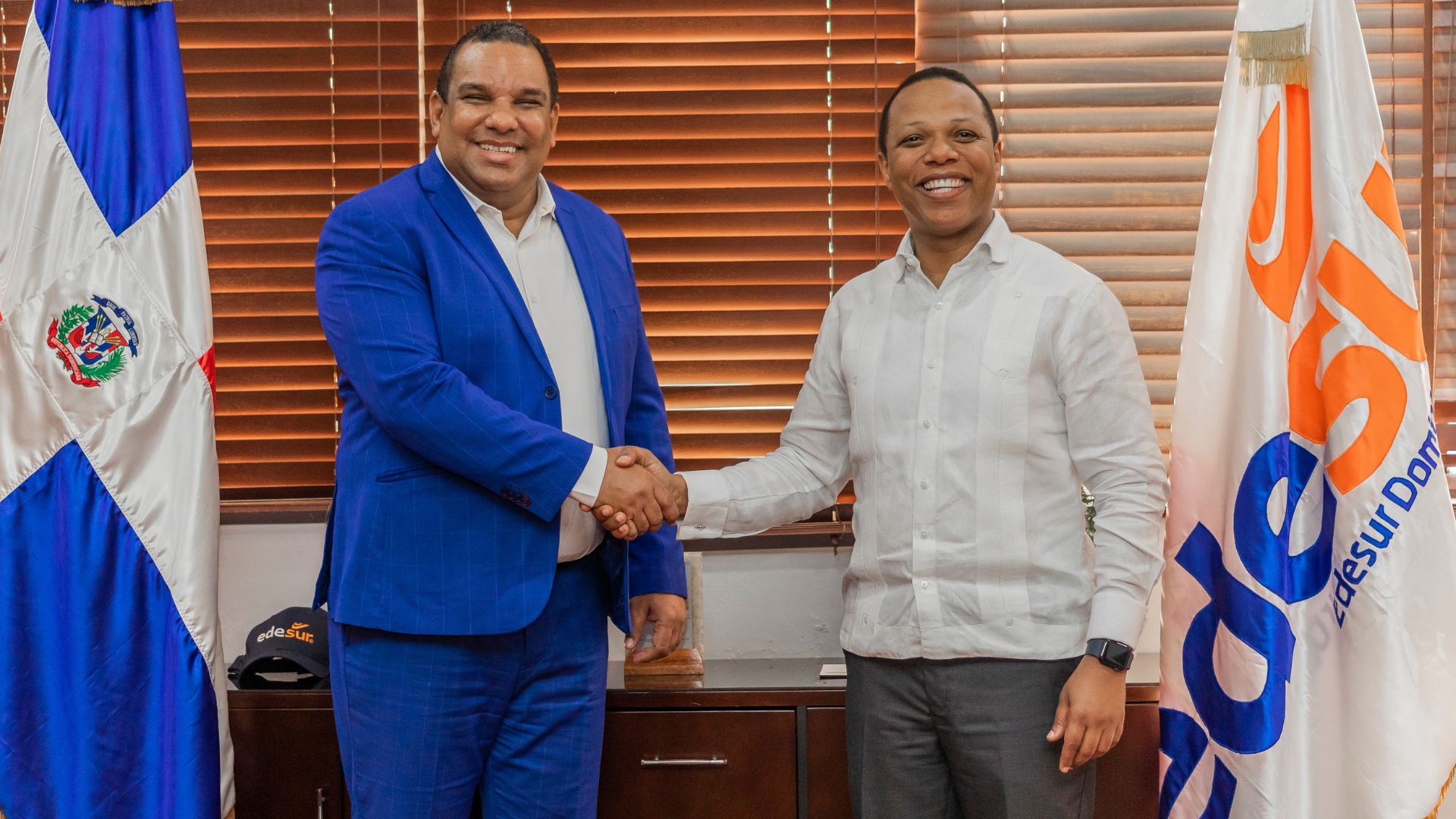 Administrador de Edesur recibe visita de cortesía del director del Consejo Nacional de Energía
