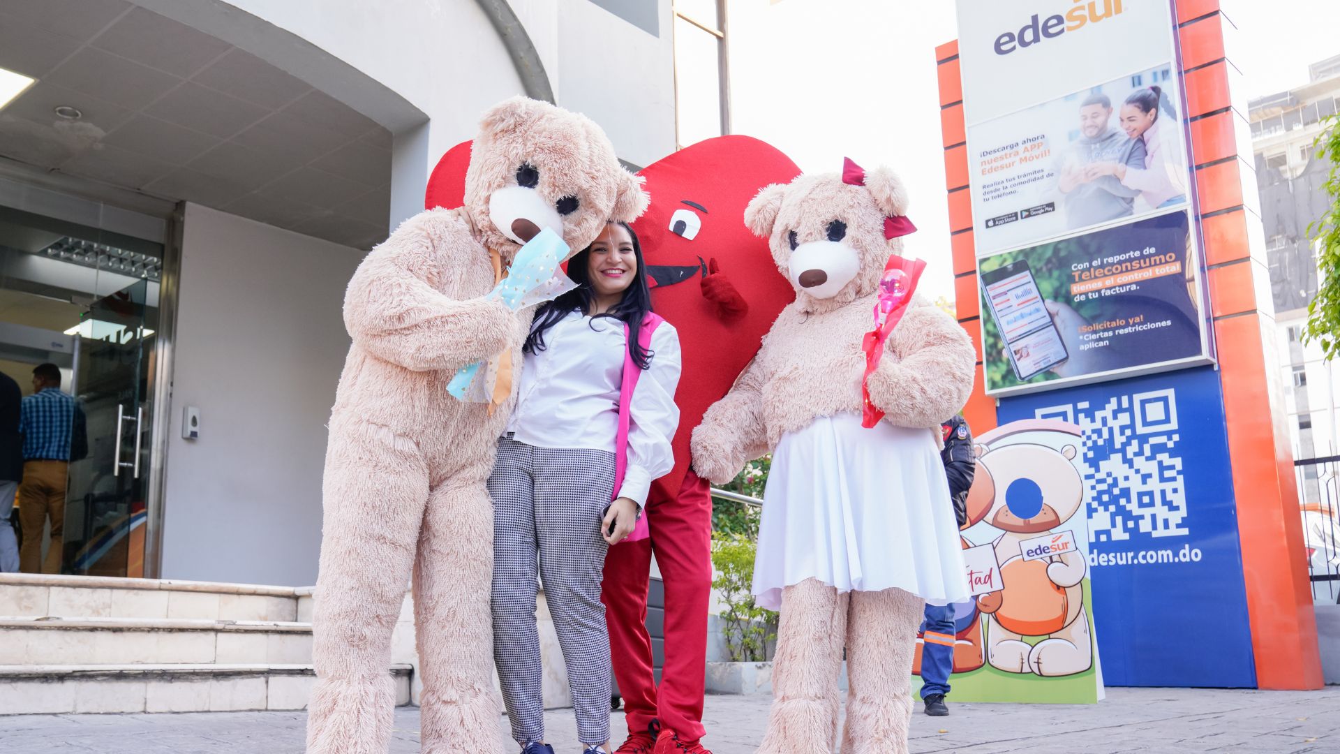 Edesur recibe a sus colaboradores con mucha energía en el Día del Amor y la Amistad