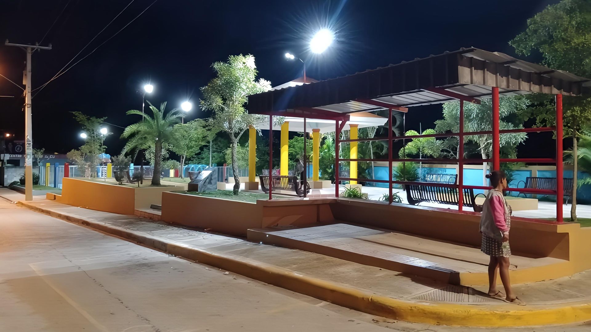 Edesur está iluminando siete municipios de Barahona