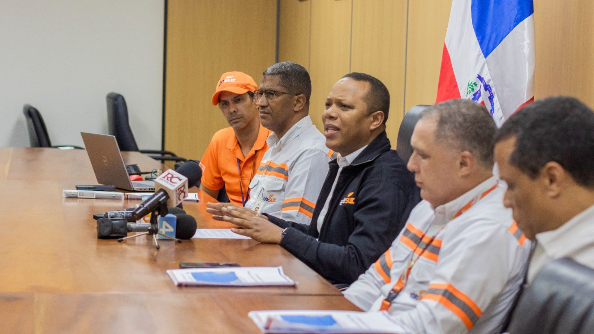 Edesur va rumbo a completar el 100% del servicio a clientes afectados por las lluvias