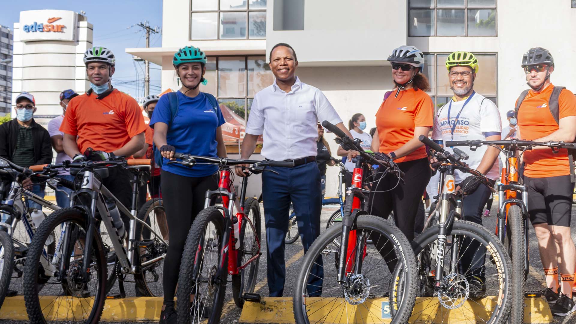EDESUR inaugura biciparqueo en apoyo a movilidad sostenible en la empresa