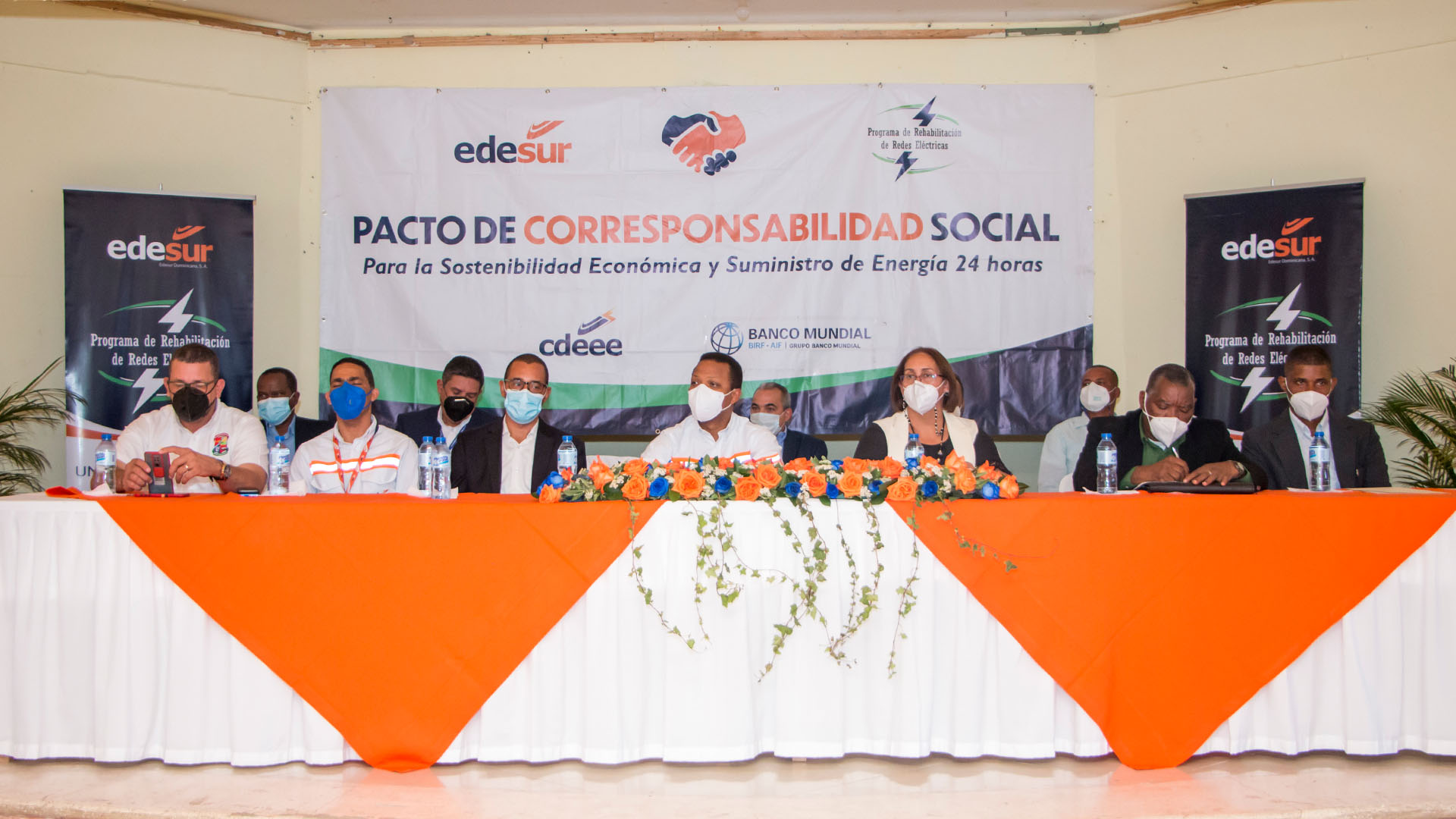 Edesur Dominicana firma pacto social con 20 comunidades de Villa Altagracia