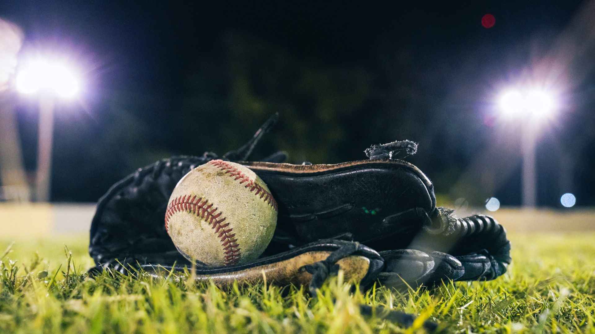 Edesur ilumina Play de softball Don Víctor Melgen, en Neiba
