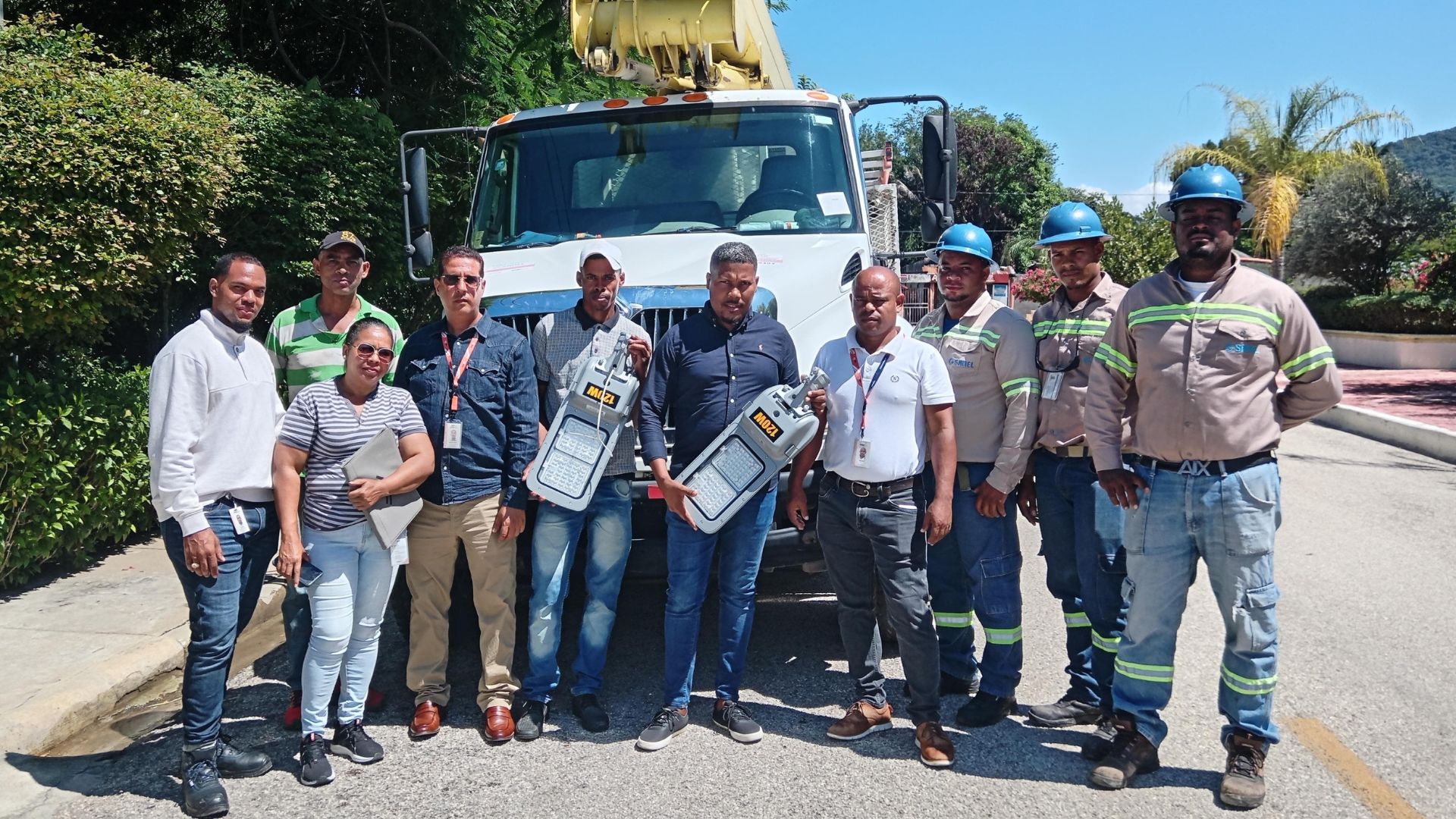 Edesur ilumina sectores del municipio Bánica, en Elías Piña