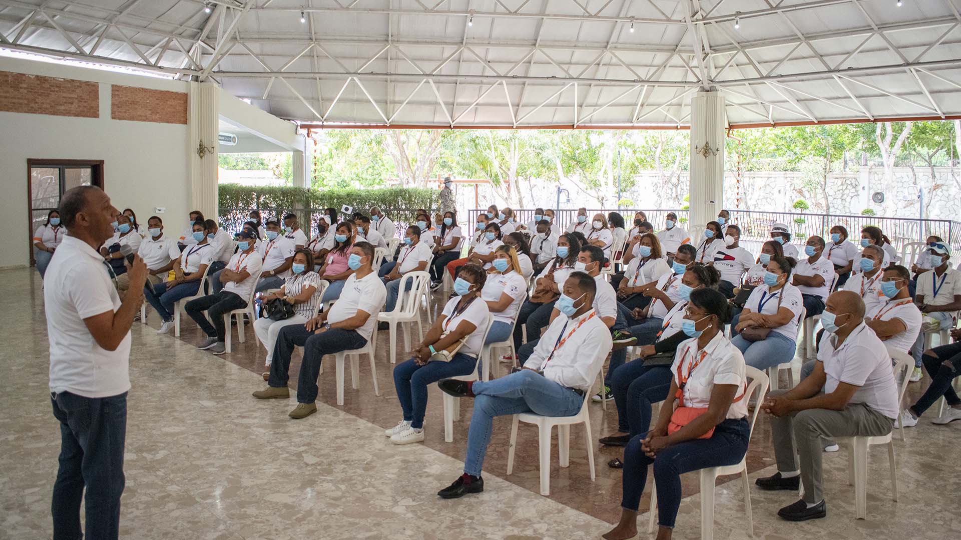 Edesur imparte charla a colaboradores de la Gerencial Comercial de Proyectos para fortalecer el servicio al cliente