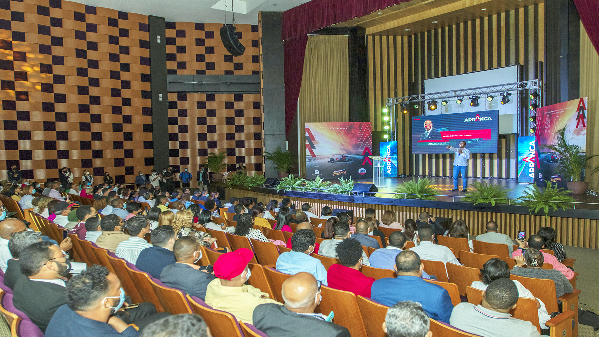 Milton Morrison llama a jóvenes y emprendedores a no darse por vencidos