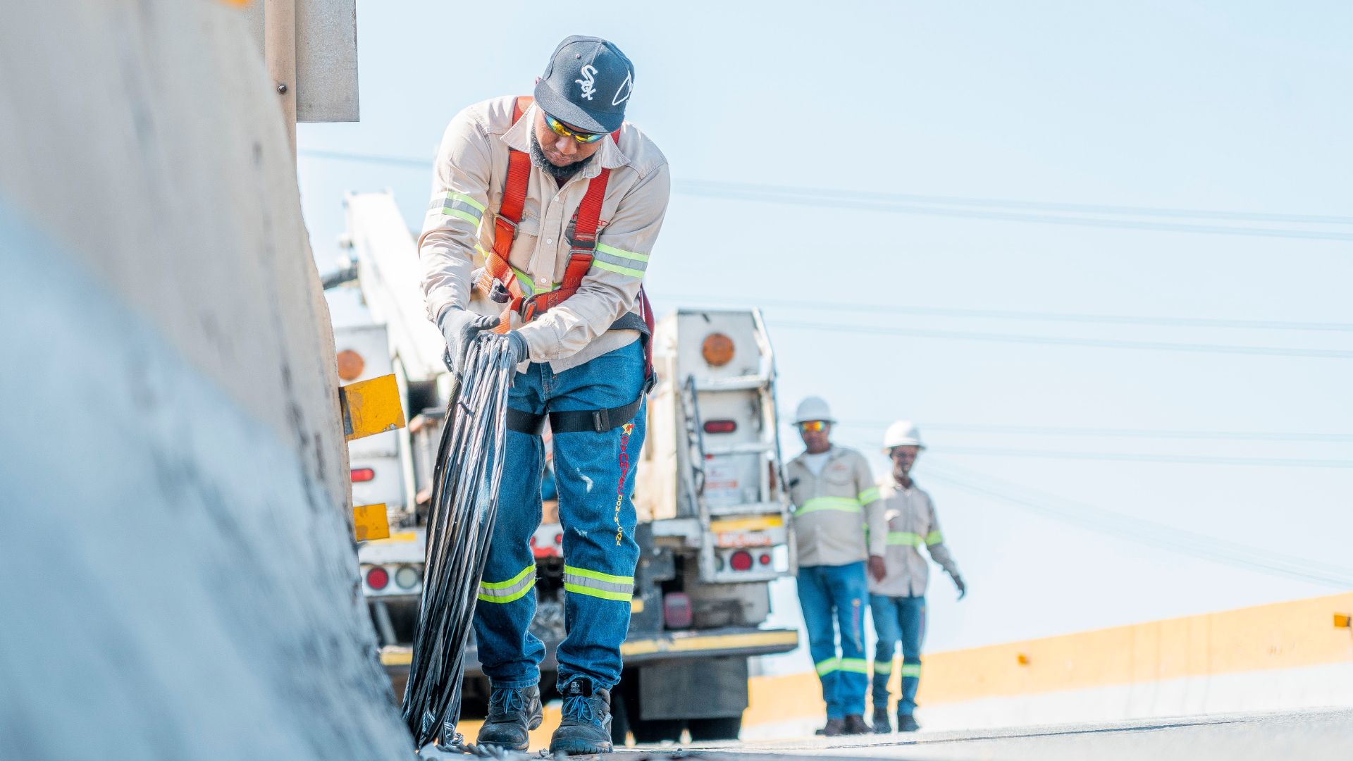 Edesur trabaja en la rehabilitación redes eléctricas en San Cristóbal; trabajos impactan más de dos mil personas