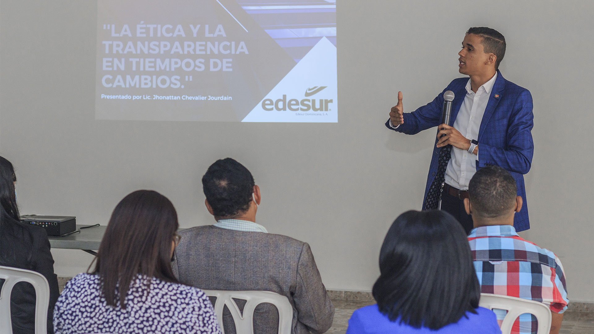 Edesur Dominicana imparte charla sobre ética y transparencia en tiempos de cambio
