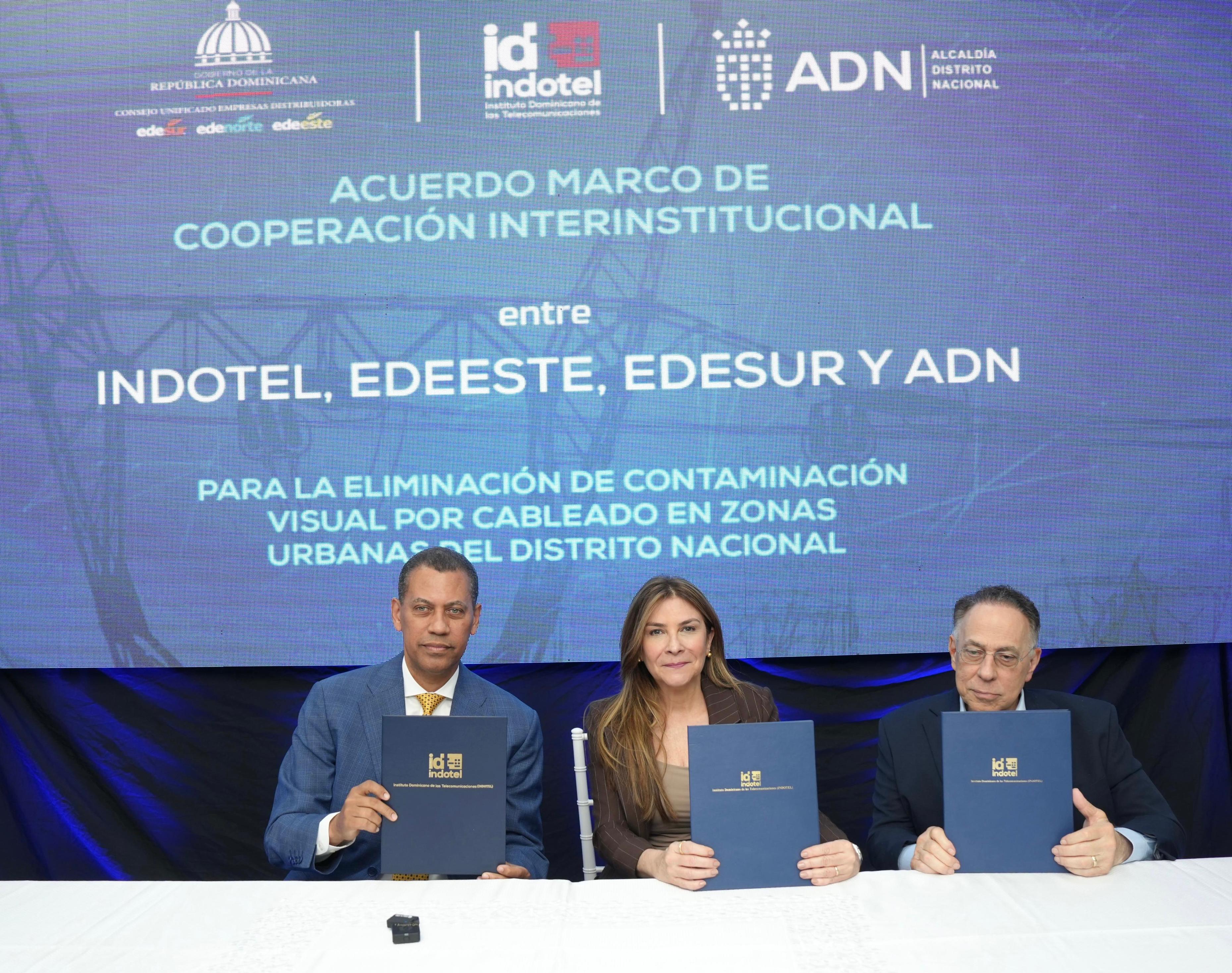 Indotel, ADN y el CUED formalizan plan para retirar cableados y reducir la contaminación visual en el Distrito Nacional