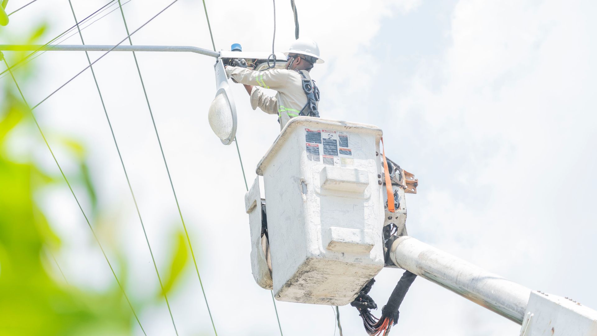 Edesur coloca 400 nuevas luminarias Led en sectores de Haina, Nigua y San Cristóbal