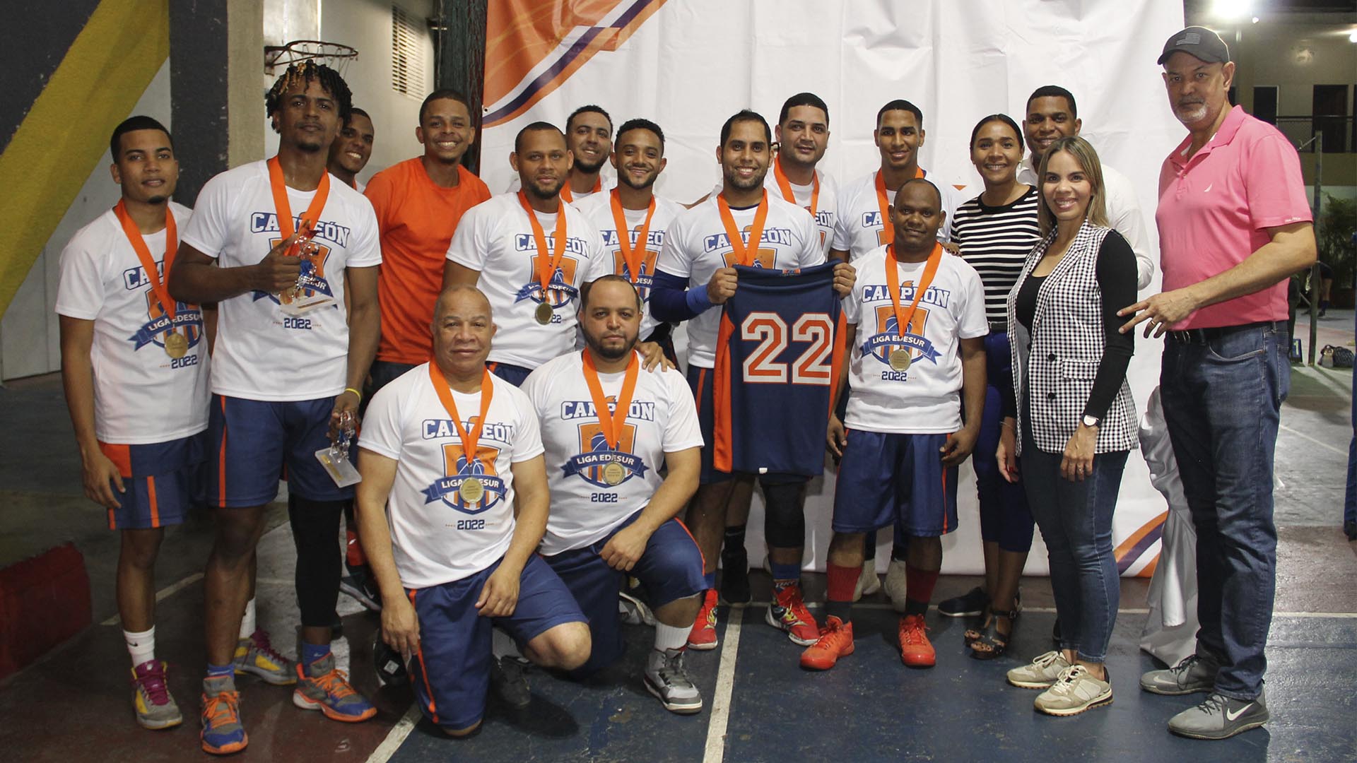 Equipo de baloncesto "Los eléctricos" se corona campeón en torneo interno de EDESUR