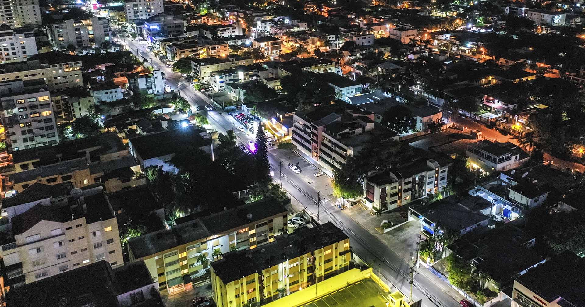 Edesur coloca 1,500 luces más LED en otras avenidas del Distrito ...